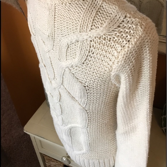 NWT Abercrombie & Fitch Off White Cable Sweater - Picture 6 of 7
